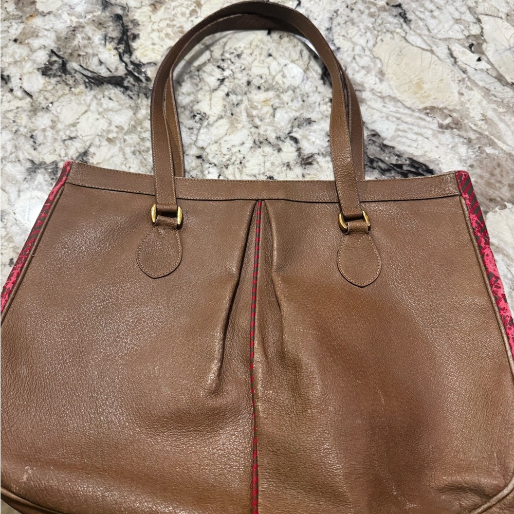 Well loved Gucci leather handbag - Picture 2 of 9